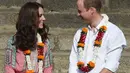Usai menikah, Kate kerap menemani Pangeran William dalam berbagai urusan kerajaan. Kate dengan amat setia mendampinggi Pangeran William dimanapun. (Kapanlagi/AFP)