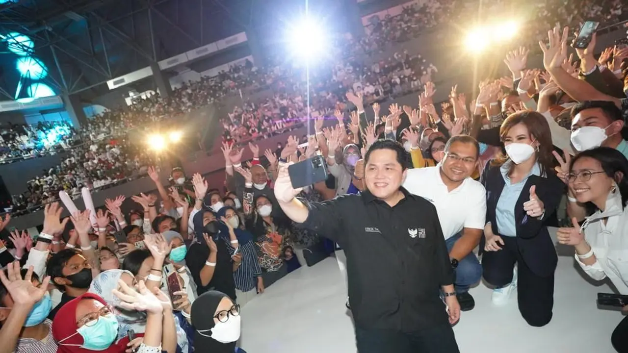 Menteri Badan Usaha Milik Negara (BUMN) Erick Thohir memberikan pembekalan peserta rekrutmen bersama BUMN 2022 bertajuk "Berkarya untuk Indonesia" di Tennis Indoor Senayan, Jakarta, Rabu (18/5/2022). (Dok BUMN)
