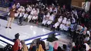 President Director & CEO Indosat Ooredoo Joy Wahjudi berinteraksi dengan para peserta di gelaran Emtek Goes To Campus 2018 di Universitas Negeri Semarang (UNNES), Semarang, Kamis (19/7). (Liputan6.com/Herman Zakharia)