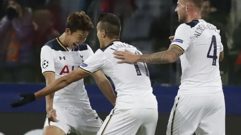 Selebrasi pemain Tottenham Hotspur Heung-Min Son usai menjebol gawang CSKA Moscow (AP Photo/Pavel Golovkin)