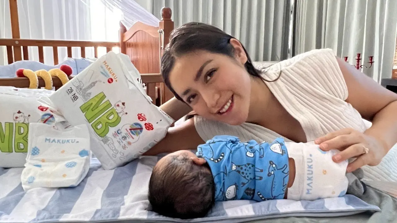 Potret Jessica Iskandar Gendong Anak ke-2