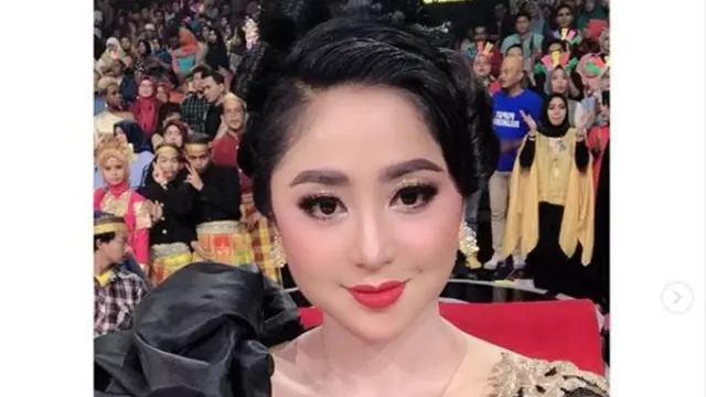 Dewi Perssik, juri LIDA 2019 (Foto: Instagram/@dewiperssikreal)