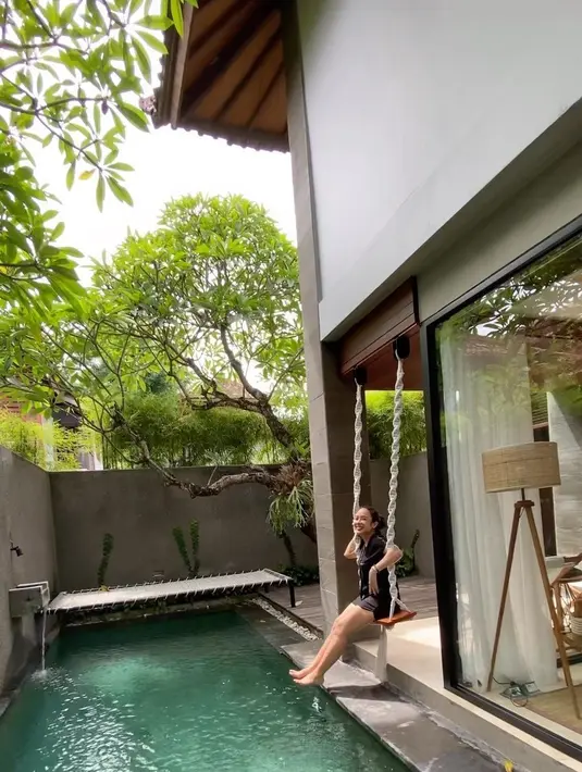 [Instagram/dea_ananda]