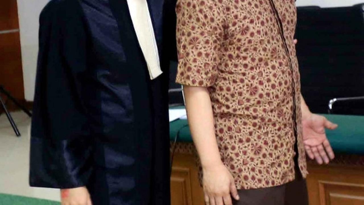 Sidang perdana Alex Usman terkait korupsi UPS