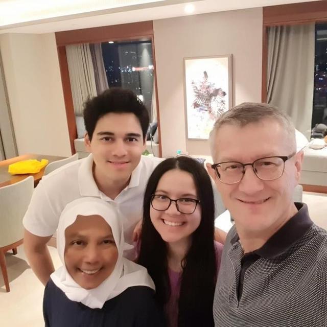 7 Momen Kebersamaan Maxime Bouttier dengan Ibundanya yang Sudah Meninggal