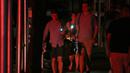 Pejalan kaki menggunakan ponsel mereka sebagai lampu senter selama pemadaman listrik di New York, AS, Sabtu (13/7/2019). Pemadaman listrik ini tentu saja membuat kacau New York. (AP Photo/Michael Owens)