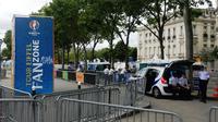 Suasana fan zone Piala Eropa 2016 Paris saat jeda pertandingan semifinal, Selasa (5/7/2016). (Bola.com/Ary Wibowo). 