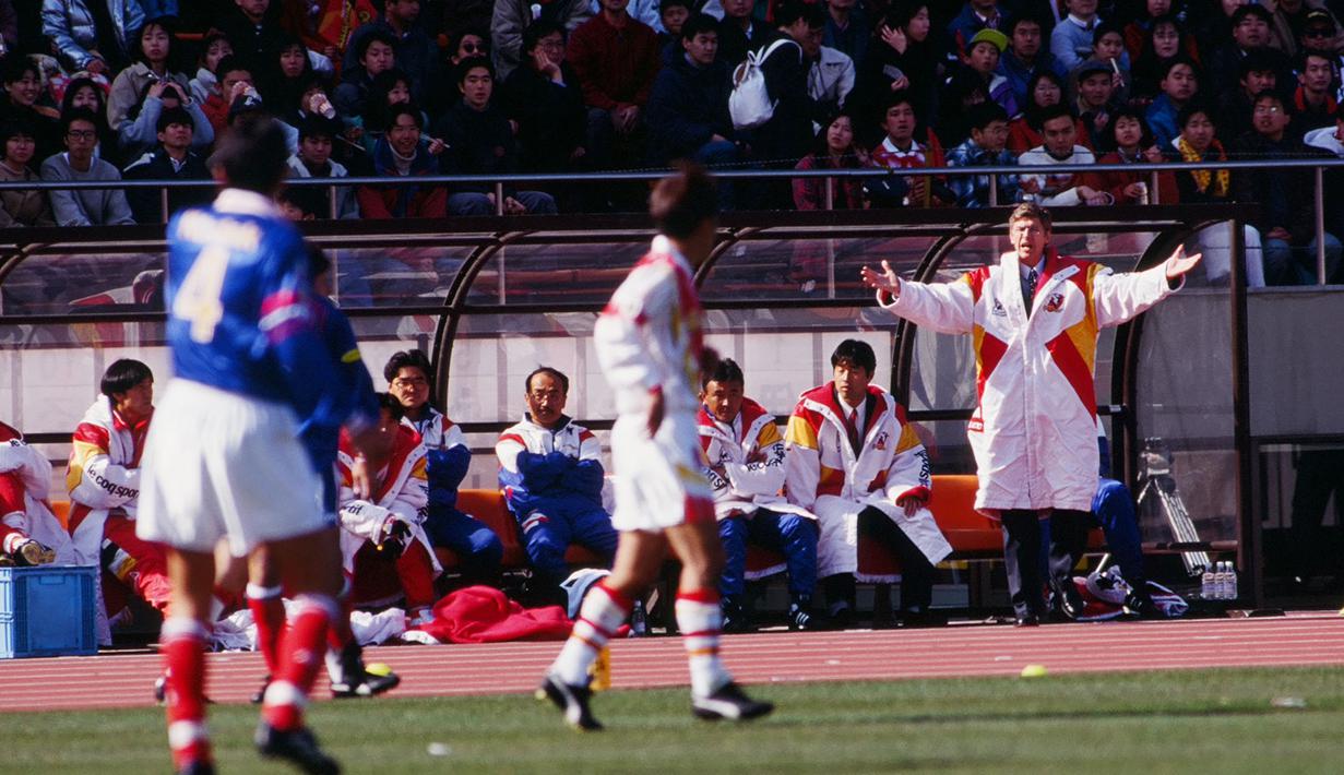 Namun siapa sangka, titik awal kesuksesan karier The Professor adalah saat melatih di Jepang bersama Nagoya Grampus Eight. (Dok J-League)