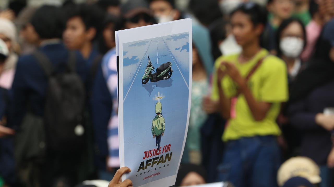 FOTO: Menagih Janji Pemerintah, Aksi Piknik Nasional Rakyat di Depan Gedung DPR
