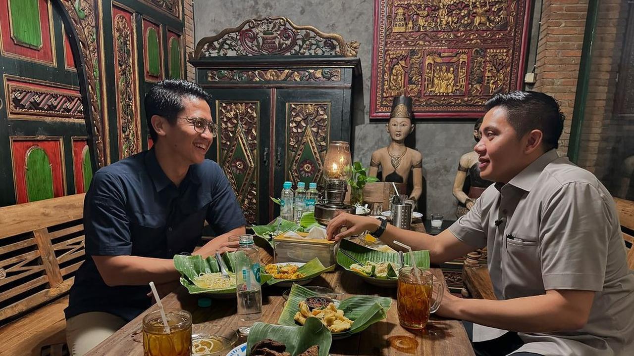 Kompol Syarif Makan Angkringan Sama Mayor Teddy