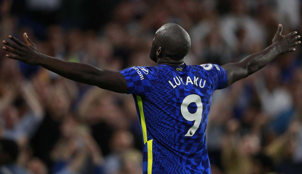 Romelu Lukaku. Striker Chelsea yang menjalani periode keduanya di Stamford Bridge ini telah mencetak 3 gol hingga pekan kelima musim 2021/2022 ini. Pengalamannya memperkuat beberapa klub di Liga Inggris menjadi jaminan ia akan terus menambah koleksi golnya musim ini. (AP/Ian Walton)
