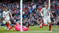 Striker tim nasional Inggris, Jamie Vardy, merayakan gol ke gawang Turki pada laga uji coba di Etihad Stadium, Manchester, Minggu (22/5/2016). (Reuters/Carl Recine)
