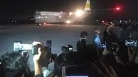 Pesawat Hercules yang mengangkut jenazah Ani Yudhoyono tiba di Bandara Halim Perdanakusuma. (Merdeka.com/Ronald)