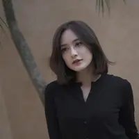 Setelah menikah, Salshabilla Adriani pun memilih memotong rambutnya. Ia memilih model bob layering tanpa poni. [@salshabillaadr]