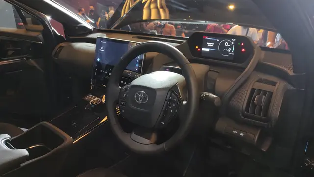 Mengulik Kecanggihan Mobil Listrik Baterai Pertama Toyota bZ4X (Arief A/Liputan6.com)