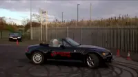 Aksi Nenek Gaul Inggris: Drifting Pakai BMW Z3 Convertible