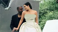 Kerap kali bermasalah, Kim Kardashian berusaha menjauhkan Kanye West dari media sosial. Seperti apa ceritanya?