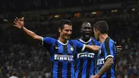Pemain Inter Milan, Romelu Lukaku dan Vecino merayakan gol yang dicetak Stefano Sensi pada menit 24 saat menjamu Lecce di Stadion San Siro pada Selasa (27/8/2019) dini hari WIB. Doc: Inter Milan