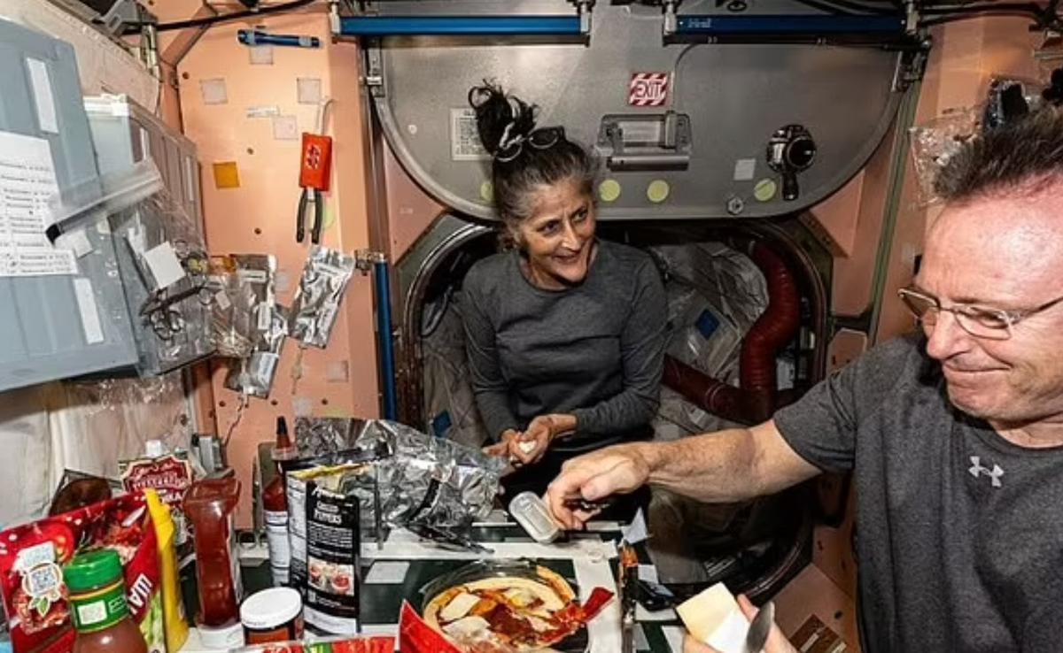 Foto Memprihatinkan Sunita Williams Astronot NASA Sebelum dan Sesudah  Terjebak di Stasiun Luar Angkasa, Kurus Makan Seadanya