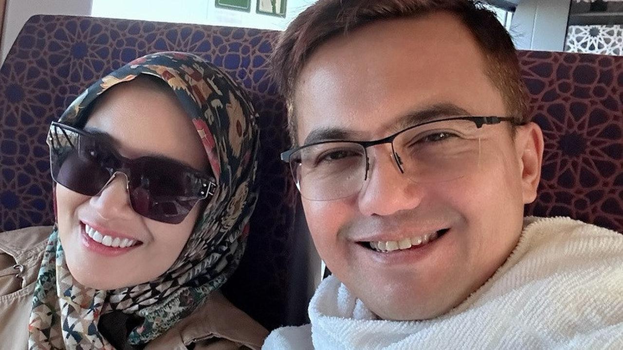 Potret Sahrul Gunawan Bersama Istri Jalani Ibadah Umrah, Pasutri yang Vibesnya Serasa Pengantin Baru Terus