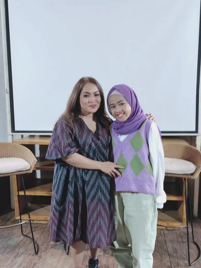 Rieka Roslan dan  Ainun Mahya