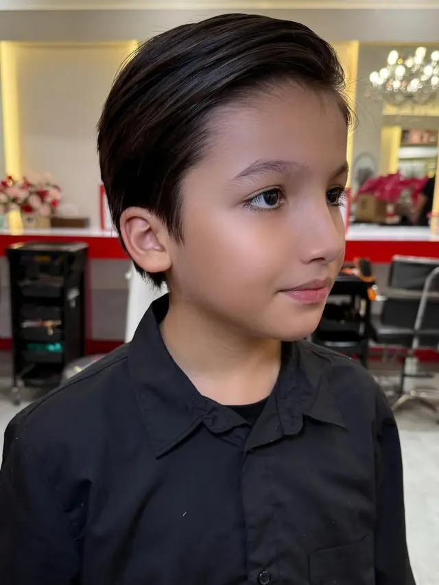 Tasyi Athasyia Bagikan Momen Sang Anak saat Potong Rambut Gondrong. (instagram/tasyiiathasyia)