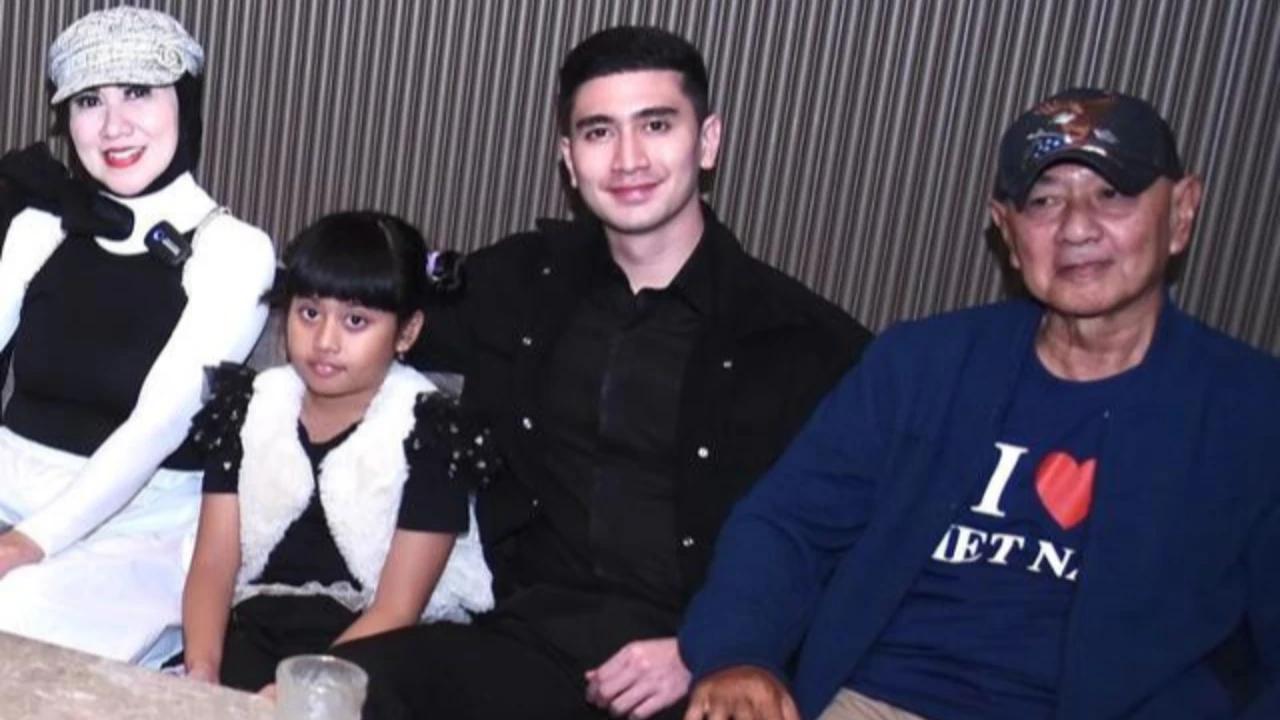 Ayah Venna Melinda Meninggal Dunia, 6 Potret Kenangan Bersama Keluarga