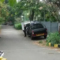 Kediaman Raisa dijaga ketat oleh petugas keamanan. (Deki Prayoga/Bintang.com)