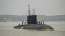 Kapal selam milik Angkatan Laut Rusia ini akan mengikuti latihan militer bersama Indonesia dan Rusia. (JUNI KRISWANTO/AFP)