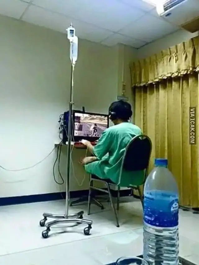 10 Tingkah Nyeleneh Waktu Jenguk Orang Sakit Ini Bikin Geleng Kepala