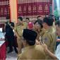 Wagub Sulut saat memantau pelaksanaan UNBK hari pertama di SMKN 1 Manado. (Liputan6.com/Yoseph Ikanubun)