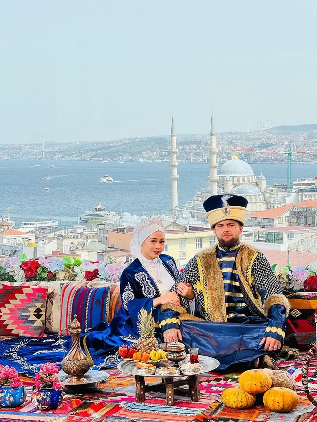 6 Potret Mesra Diego Michiels dan Istri Liburan di Turki, Selalu Romantis