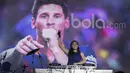 DJ Kartika memeriahkan acara nonton bareng Real Madrid melawan Barcelona bersama Bola.com dan Head & Shoulders di Senayan, Jakarta, Minggu (24/4/2017). (Bola.com/Vitalis Yogi Trisna)