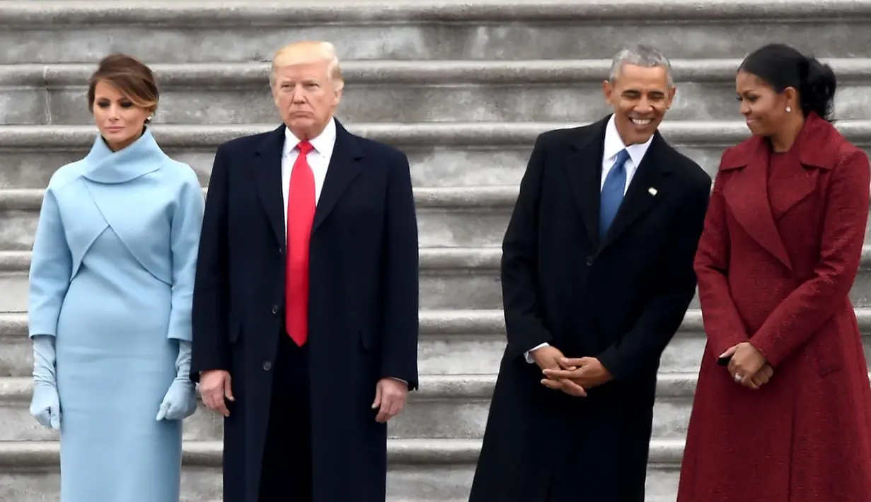 Hubungan Donald Trump dan Melania Trump sedingin es beberapa tahun terakhir. Namun sepertinya hal berbeda terjadi pada Barack Obama dan Michelle Obama. (univision)