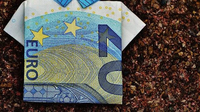 6 Gambar Uang Lucu Jadi Berbagai Karya Seni, Kreatif dan ...