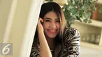 Pedangdut koplo Via Vallen saat sesi pemotretan dengan Liputan6.com di Jakarta, Rabu (7/10/2015). Via Vallen kerap disebut-sebut mirip dengan Ayu Ting Ting pelantun hits Sik Asik itu. (Liputan6.com/Helmi Afandi)