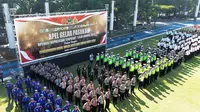 Apel gelar pasukan operasi kepolisian terpusat Lilin Lodaya 2023 dalam rangka pengamanan Natal 2023 dan tahun baru 2024, di Lapangan Gasibu Bandung, Kamis (21/12/2023). (sumber foto: Biro Adpim Jabar)