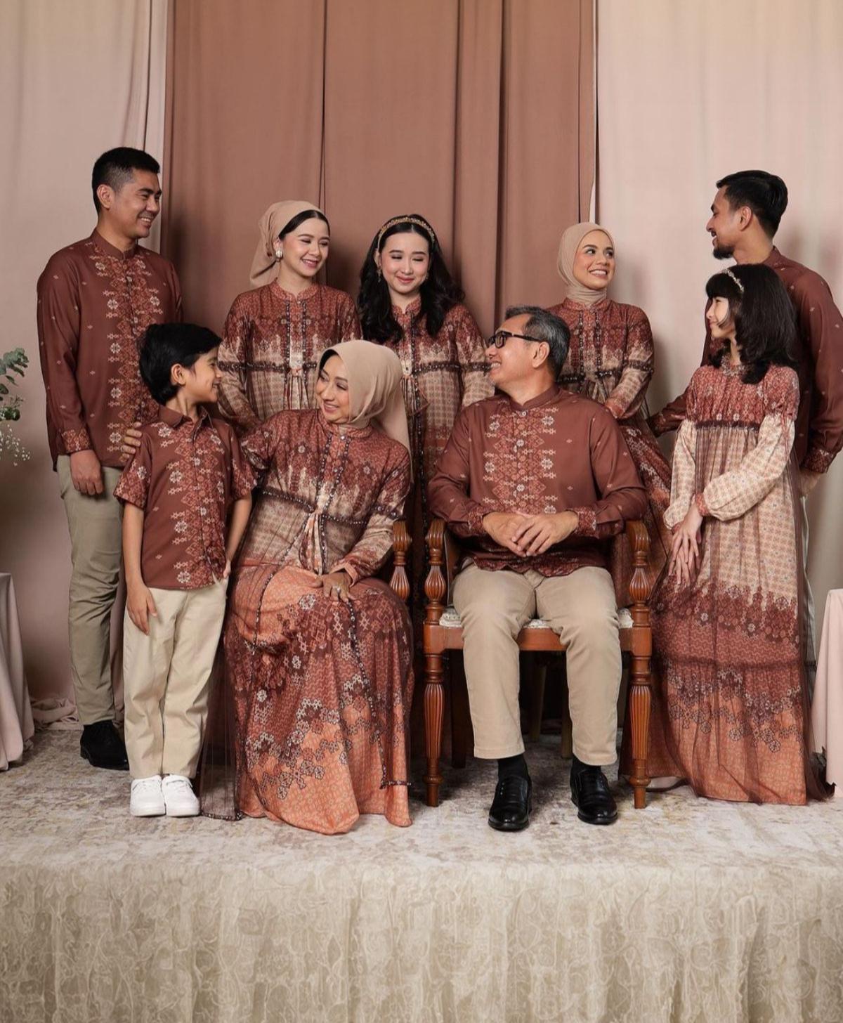 15 Rekomendasi Baju Lebaran Couple 2024, Tampil Trendy dan Kompak