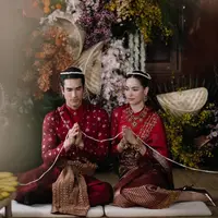 Urassaya Sperbund & Nadech Kugimiya Resmi Menikah. [@urassayas]