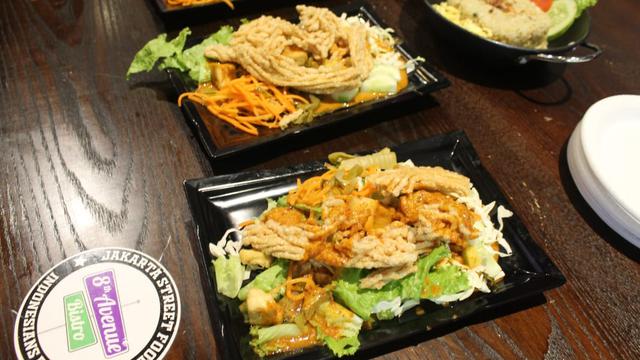 Menu Asinan Khas Betawi di 8th Evenue Bistro