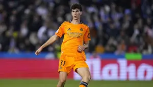 Chelsea Pinang Bek Como usai Maxence Lacroix Cedera