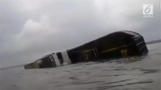 VIDEO: Kapal Karam di Sungai Musi, 1 ABK Hilang
