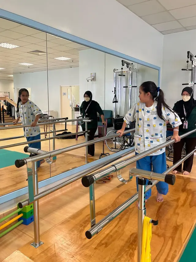 6 Potret Kondisi Terbaru Aktris Cilik yang Tak Bisa Jalan Usai Diprank Kursi Ditarik