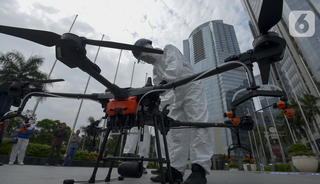 Foto Drone Semprotkan Cairan Disinfektan Di Jalanan Jakarta News Liputan6 Com