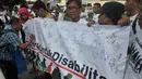 Sejumlah aktivis melakukan aksi damai di Bundaran HI, Jakarta, Kamis (7/5/2015). Mereka melakukan gerakan yang dinamakan "Bergerak Untuk Disabilitas". (Liputan6.com/Johan Tallo)