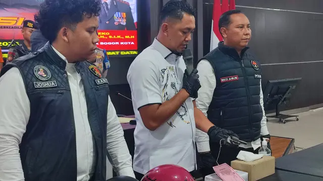 Dua polisi gadungan ditangkap usai melakukan aksi pencurian dengan kekerasan (curas) terhadap dua remaja di kawasan Pancasan, Kota Bogor, Jawa Barat.
