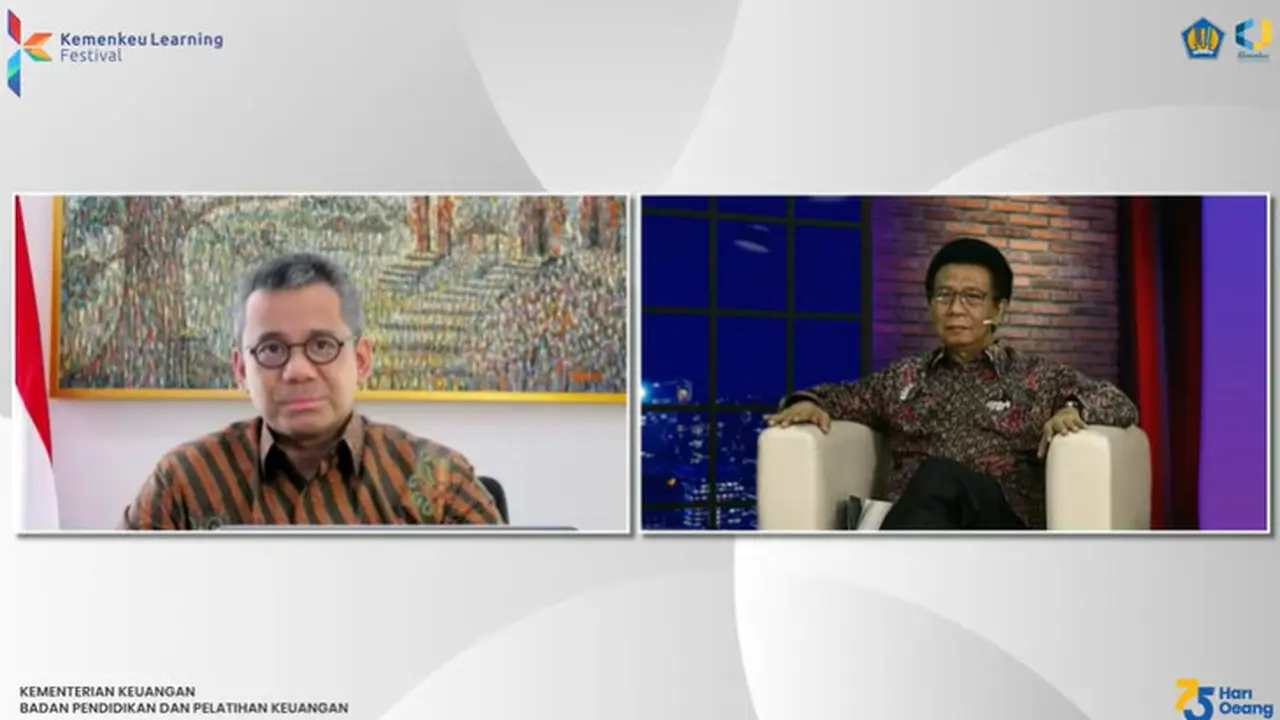 Wamenkeu Suahasil Nazara, menghadiri Bedah Buku Biografi Profesional Marwanto Harjowirjono "Maestro Simfoni Perbendaharaan: Pengawal Die-Hard APBN, Pendobrak Reformasi Birokrasi", Selasa (19/10/2021).