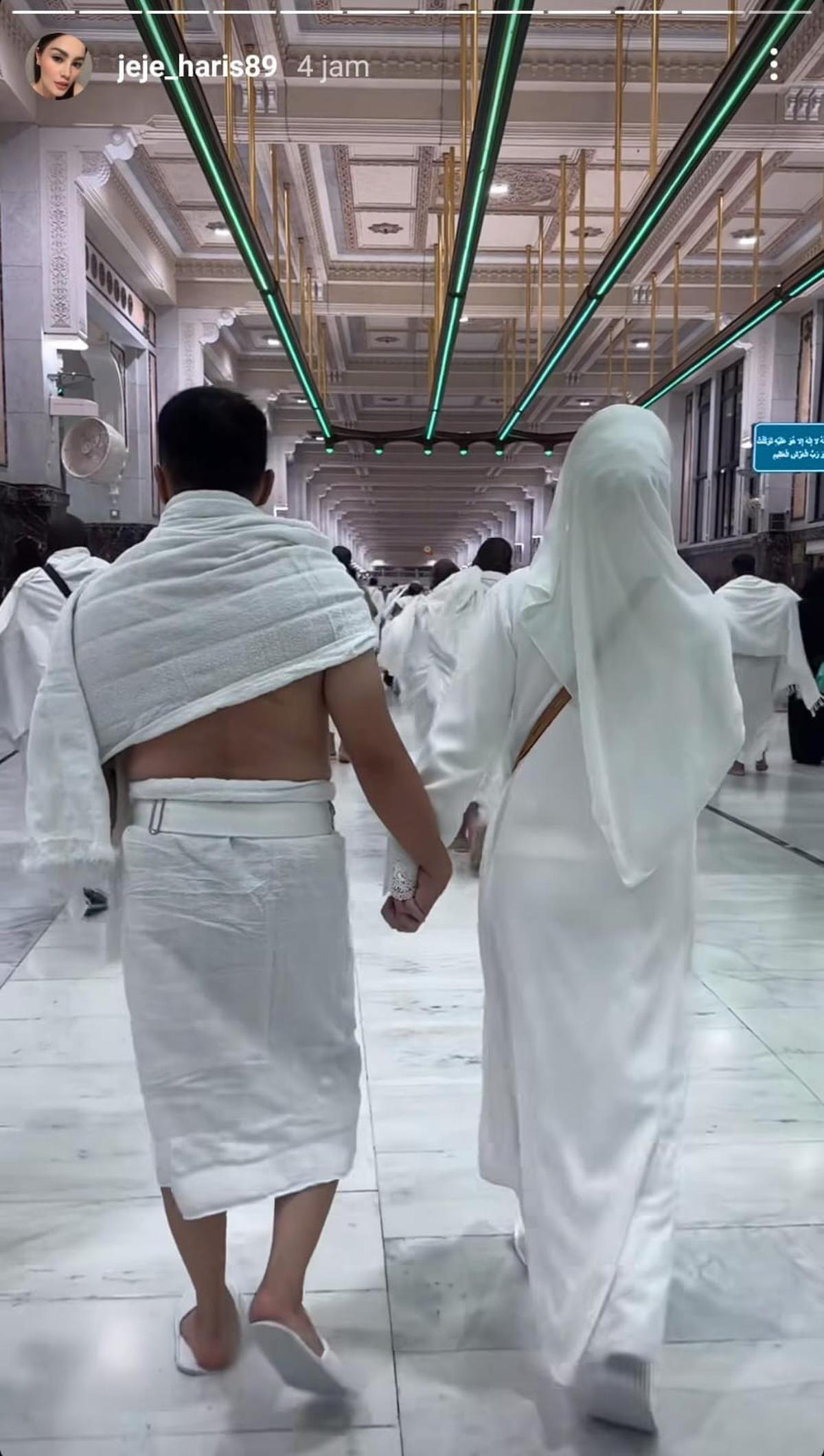 Potret Jennifer Dunn dan Suami Jalani Ibadah Umroh Tampak Romantis yang Jadi Sorotan Netizen