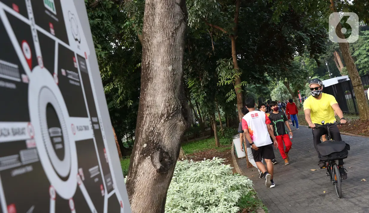 Warga melakukan aktivitas olahraga di area Stadion Utama Gelora Bung Karno, Jakarta, Sabtu (6/6/2020). SUGBK dibuka kembali untuk kegiatan olahraga masyarakat dengan menerapkan protokol kesehatan pasca keputusan Pemprov DKI Jakarta menerapkan PSBB transisi. (Liputan6.com/Helmi Fithriansyah)