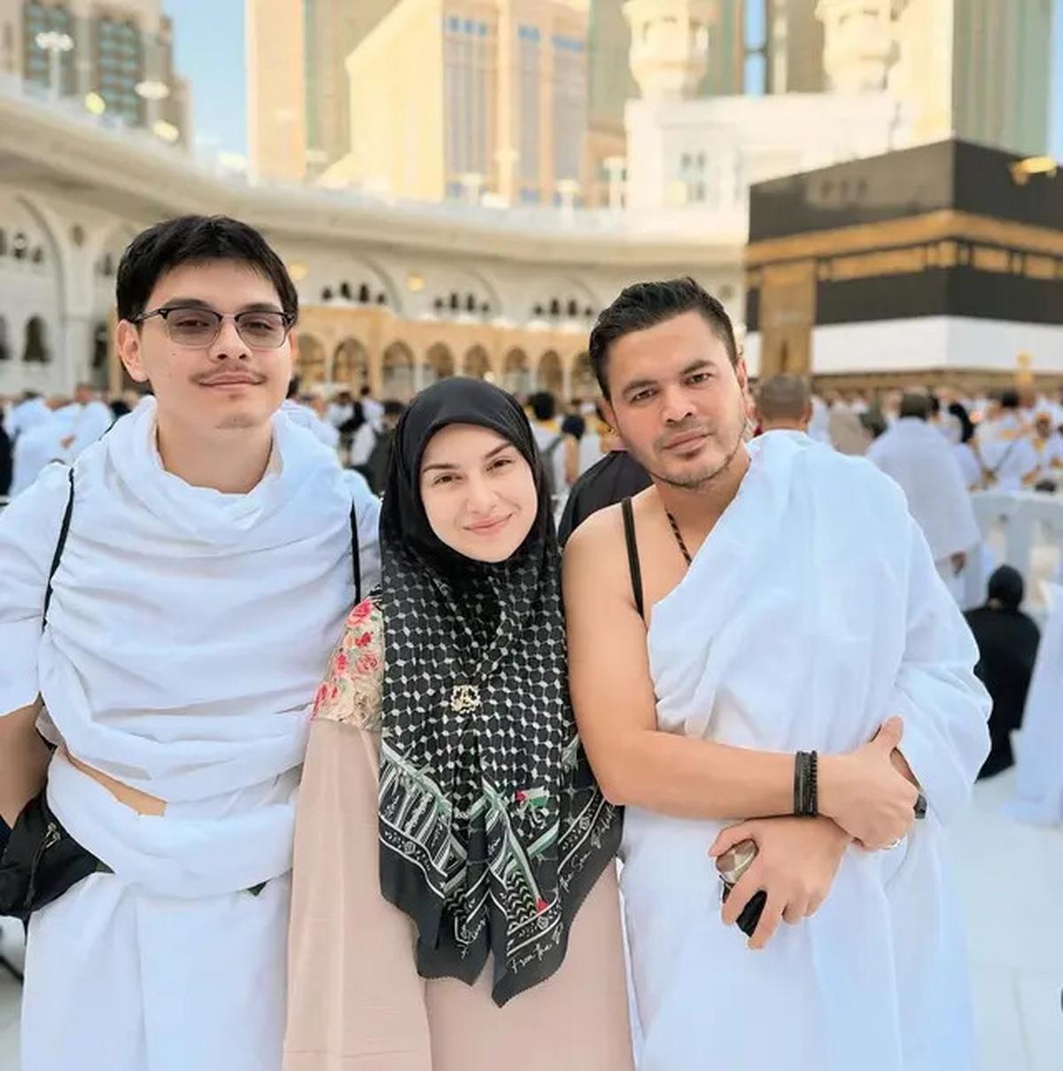 Begini Potret Tampilan Irish Bella dan Ryana Dea saat Melaksanakan Haji 2025